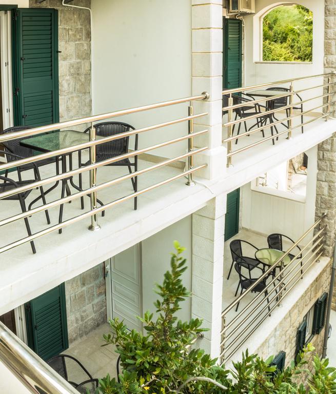 Apartments Kula Risan Exterior photo